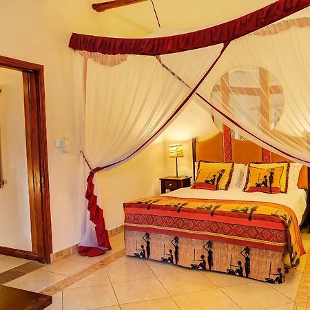 Afrochic Diani Hotel Ukunda Exterior photo